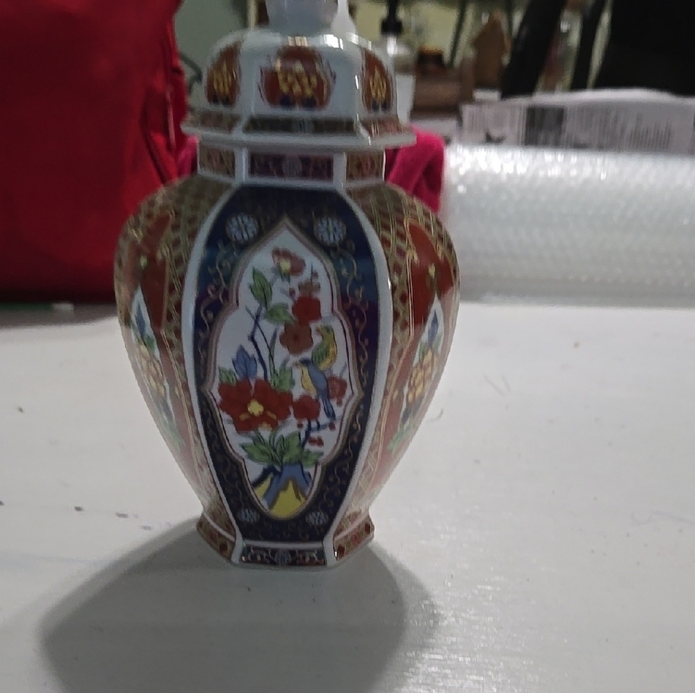 Floral Decorative Vase with Lid